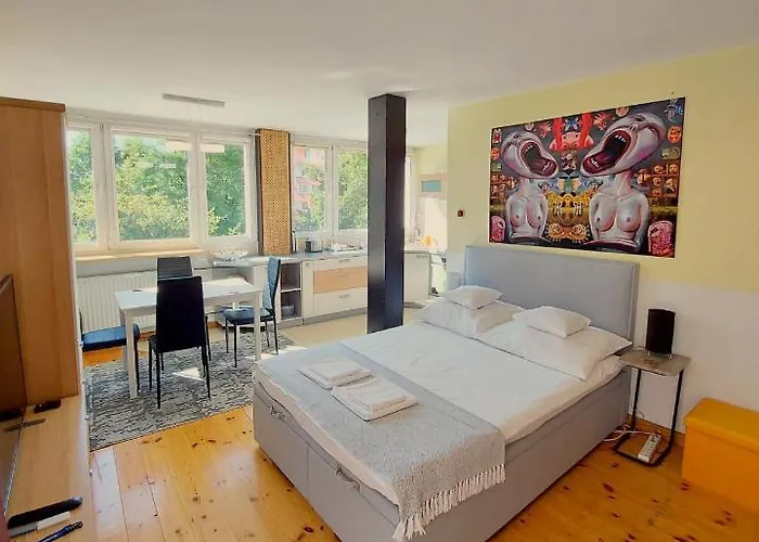 Sunroom アパート